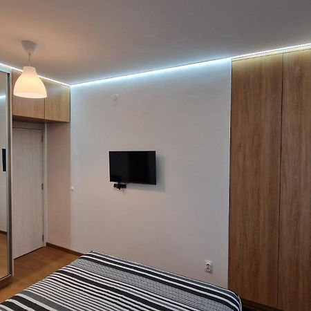 Appartamento Porodicno-Poslovni Udoban Stan Belgrado Esterno foto