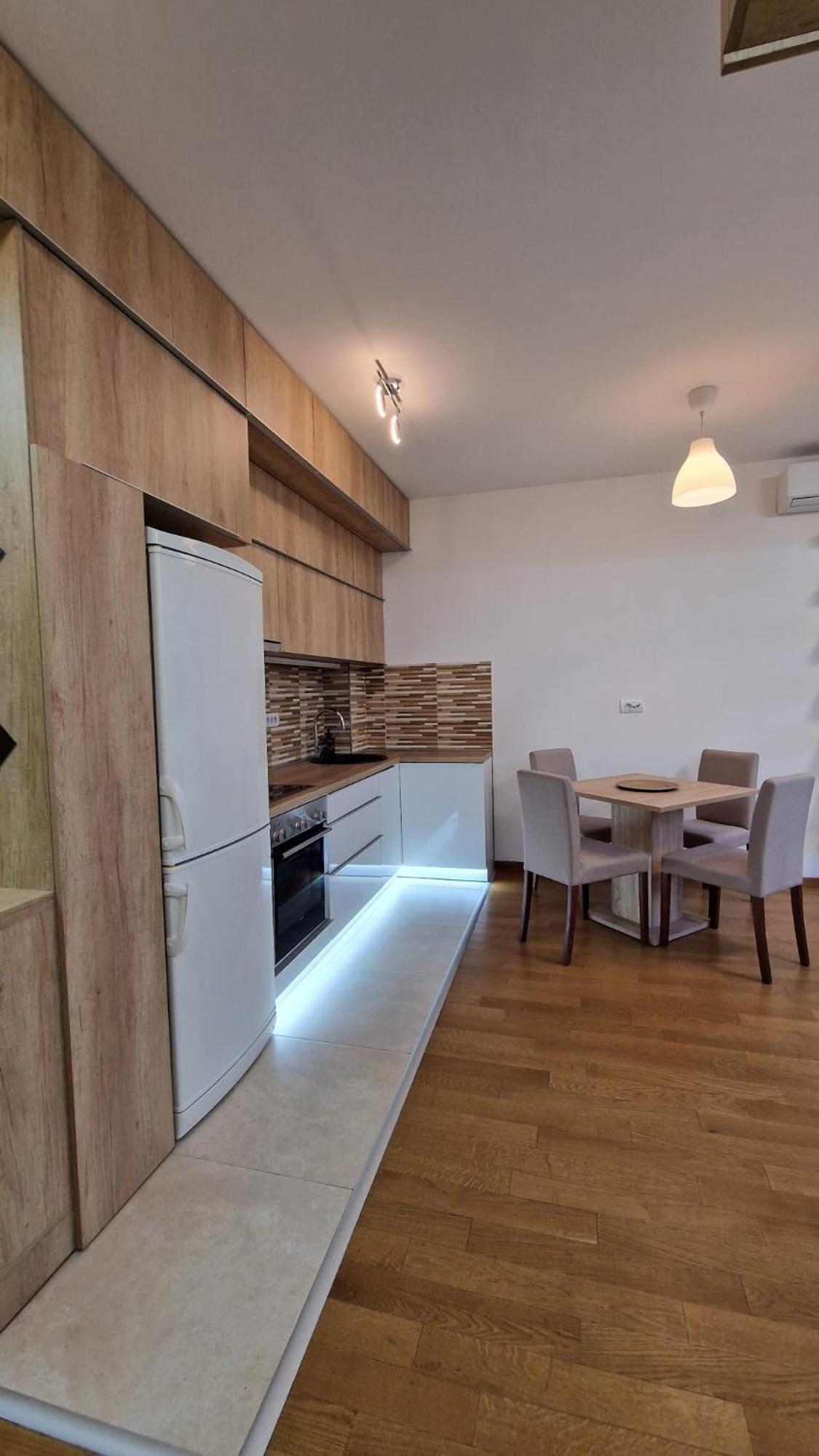 Appartamento Porodicno-Poslovni Udoban Stan Belgrado Esterno foto