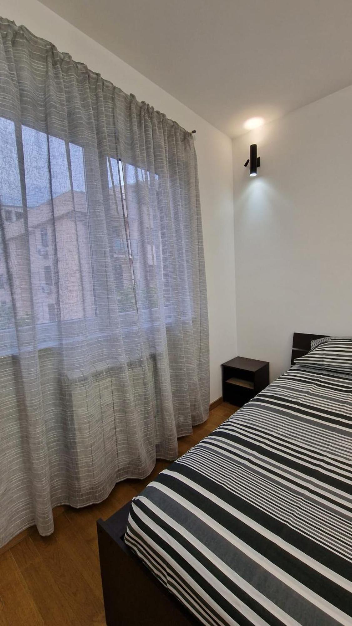 Appartamento Porodicno-Poslovni Udoban Stan Belgrado Esterno foto